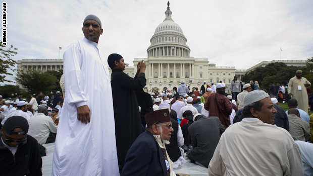 مسلمون يصلون بأمريكا